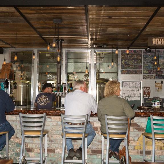 People at the bar at Big Beach Brewing
