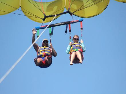 Ike's Parasailing