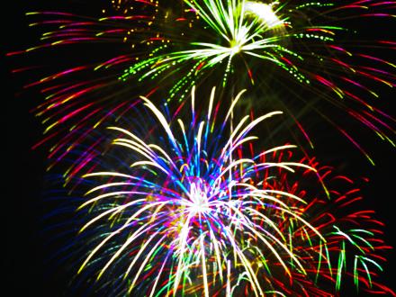 Vibrant colorful fireworks lighting up the night sky, a popular attraction during events in Gulf Shores & Orange Beach.