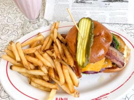 Sunliner Diner Burger