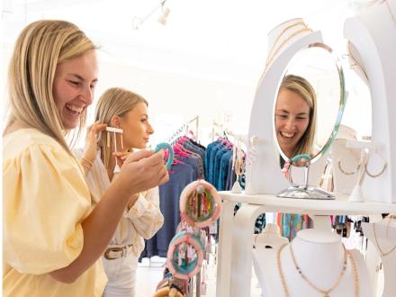 Boutique Shopping Orange Beah