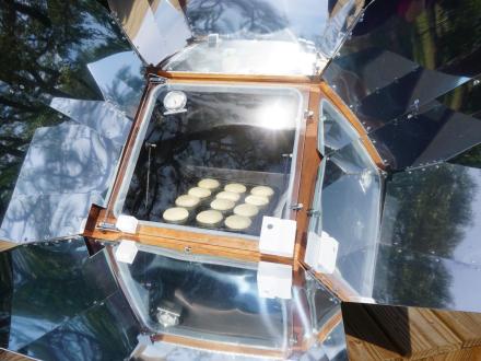 solar oven baking cookies