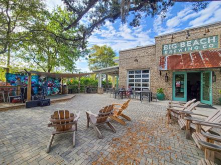 Courtyard at Big Beach Brewing in Gulf Shores